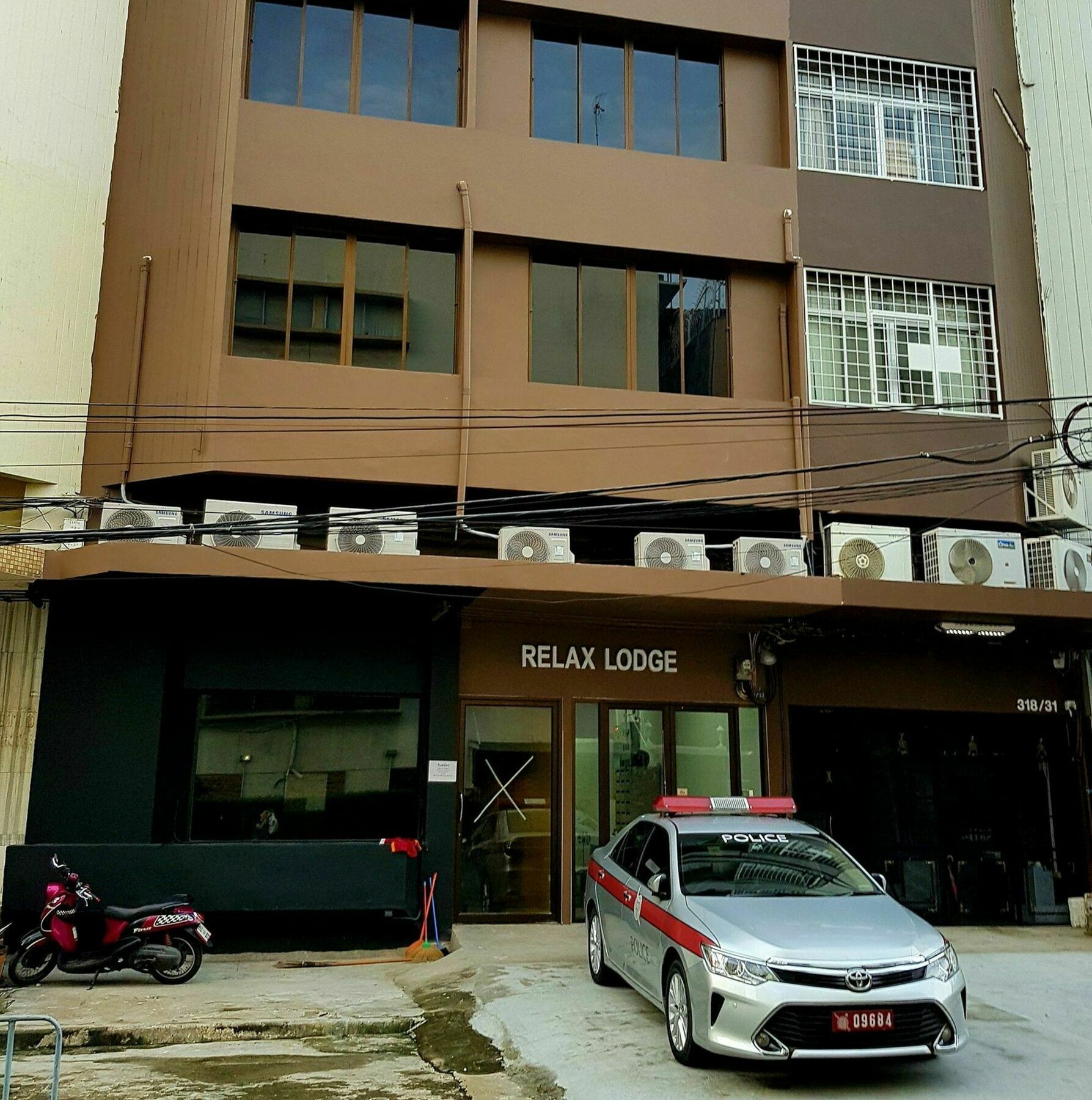 Relax Lodge Bangkok Exterior photo